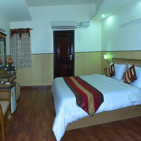 Hotel Karat 87 Inn Нью-Дели Экстерьер фото