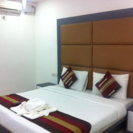 Hotel Karat 87 Inn Нью-Дели Экстерьер фото
