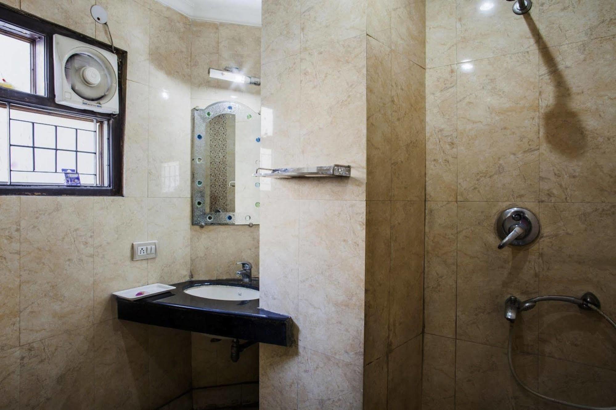 Hotel Karat 87 Inn Нью-Дели Экстерьер фото