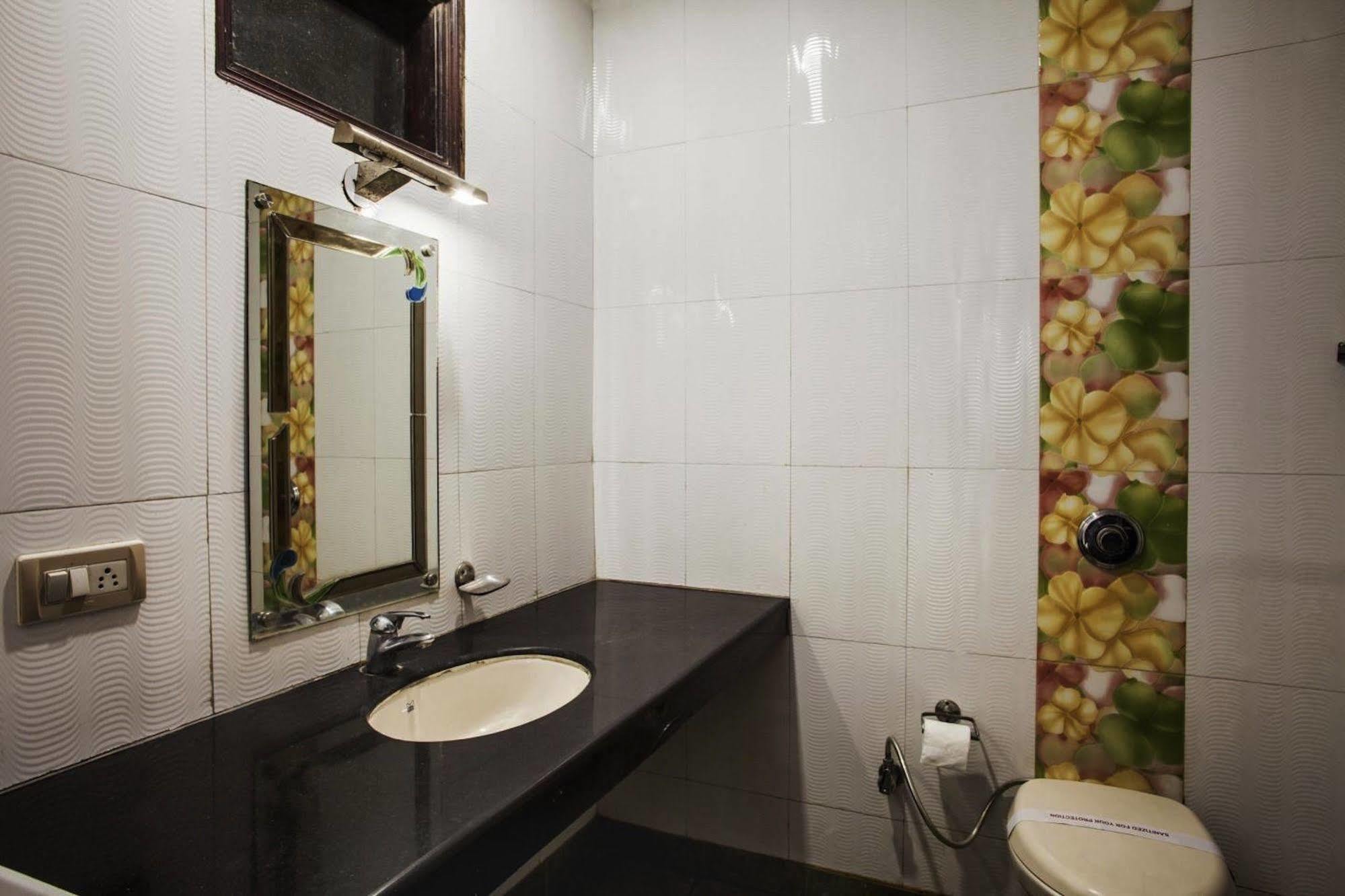 Hotel Karat 87 Inn Нью-Дели Экстерьер фото