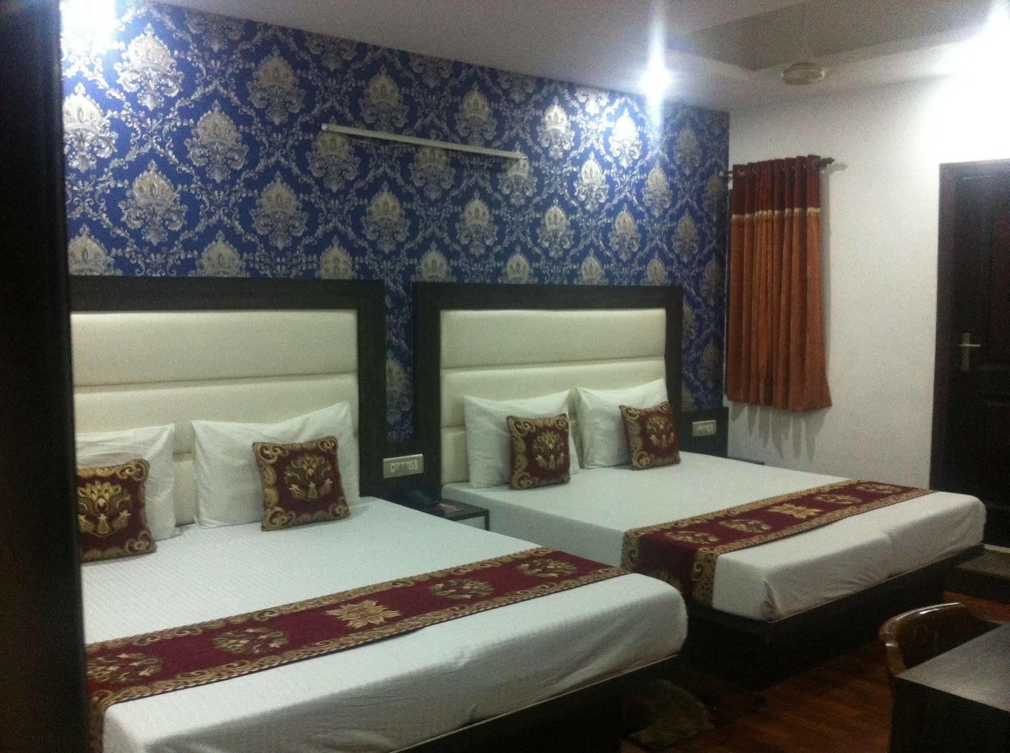 Hotel Karat 87 Inn Нью-Дели Экстерьер фото