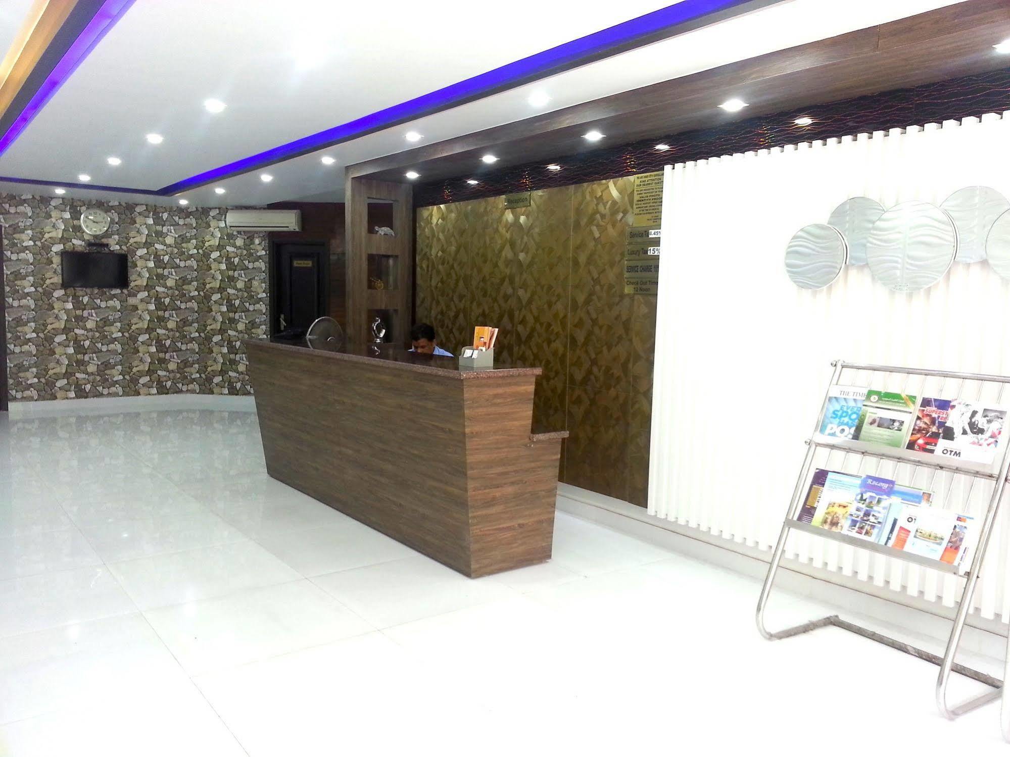 Hotel Karat 87 Inn Нью-Дели Экстерьер фото